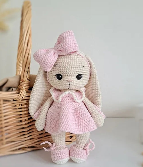 Pembe Elbiseli Tavşan